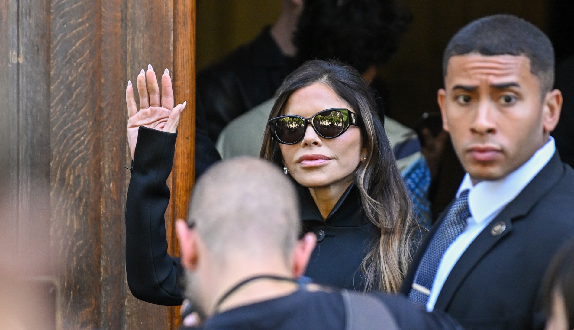 Lauren Sanchez | Χωρίς τον Jeff Bezos στην πρώτη δημόσια εμφάνιση μετά τον γάμο - υπερπαραγωγή στη Βενετία