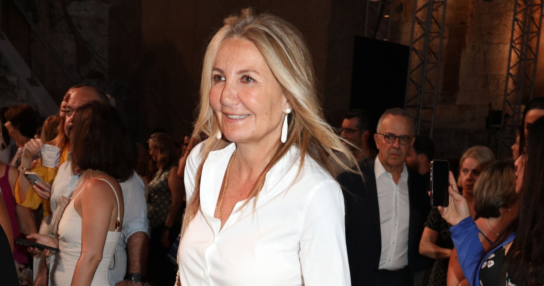 Μαρέβα Μητσοτάκη | Για φαγητό στην Ελεύθερνα Κρήτης με summer look - Η σπάνια φωτογραφία από τις φετινές της διακοπές