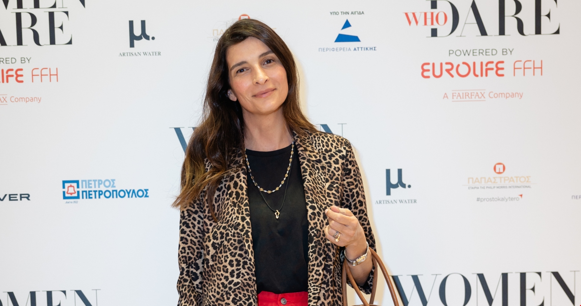 Η Αντιγόνη Κουλουκάκου με denim κιλότ και μπαλαρίνες στην Επίδαυρο - εικόνα 2