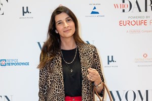 Η Αντιγόνη Κουλουκάκου με denim κιλότ και μπαλαρίνες στην Επίδαυρο - εικόνα 2