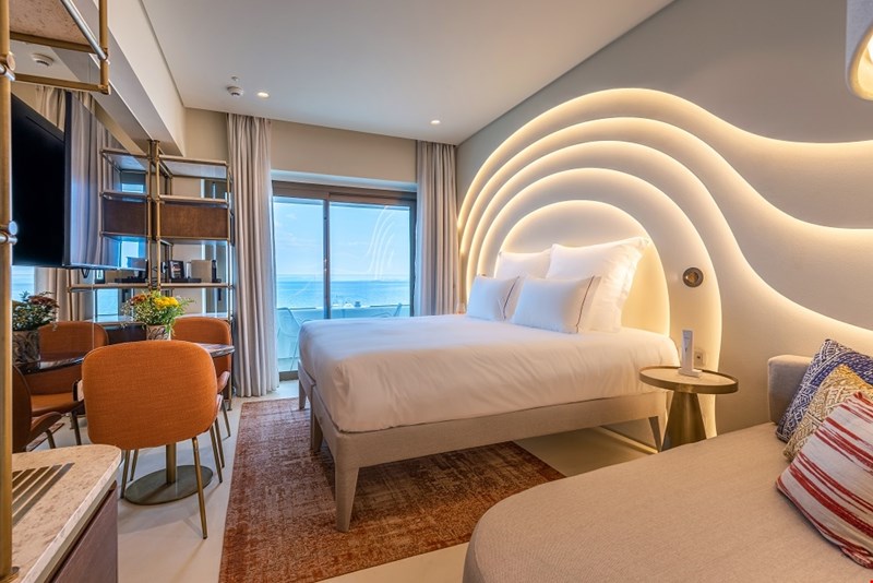 Isla Brown Corinthia