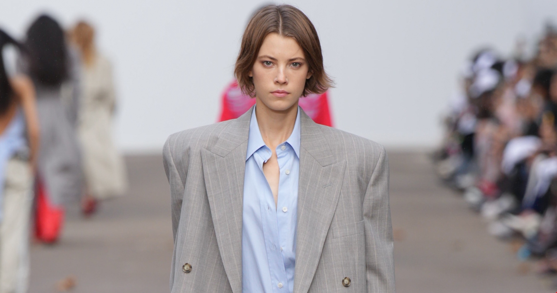 Το τζιν φόρεμα από τη Zara που θα φοράς non stop την άνοιξη - εικόνα 3