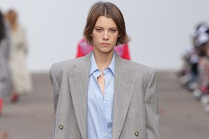 Το τζιν φόρεμα από τη Zara που θα φοράς non stop την άνοιξη - εικόνα 3