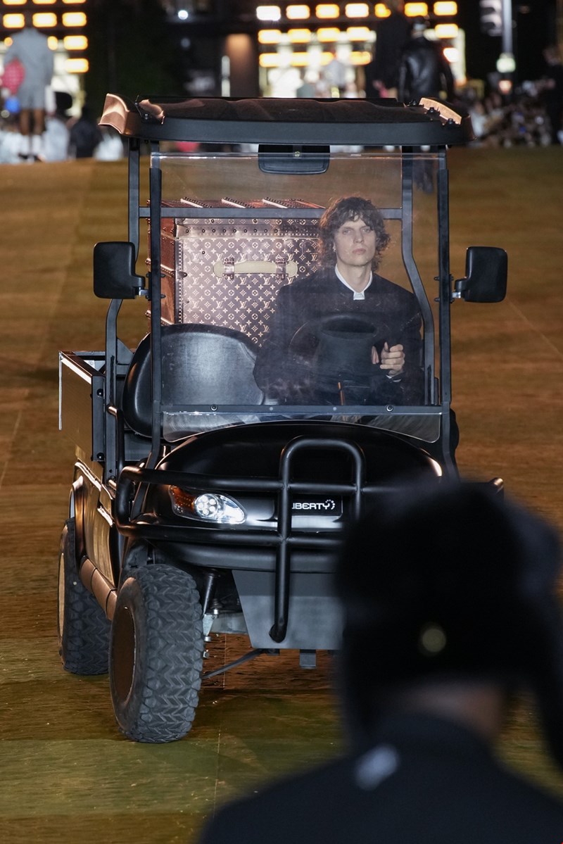 Vuitton m S24