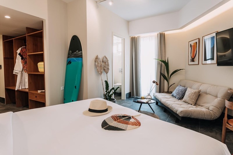 DAVE-by-the-beach-Loutraki-Urban-Plus-Room