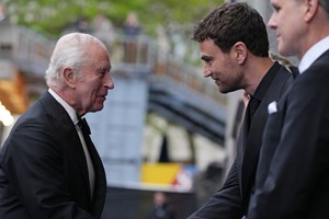 Ο βασιλιάς Κάρολος κάνει μεγάλη παραδοχή για το ταξίδι του καρκίνου μετά το σχόλιο του Harry - εικόνα 1