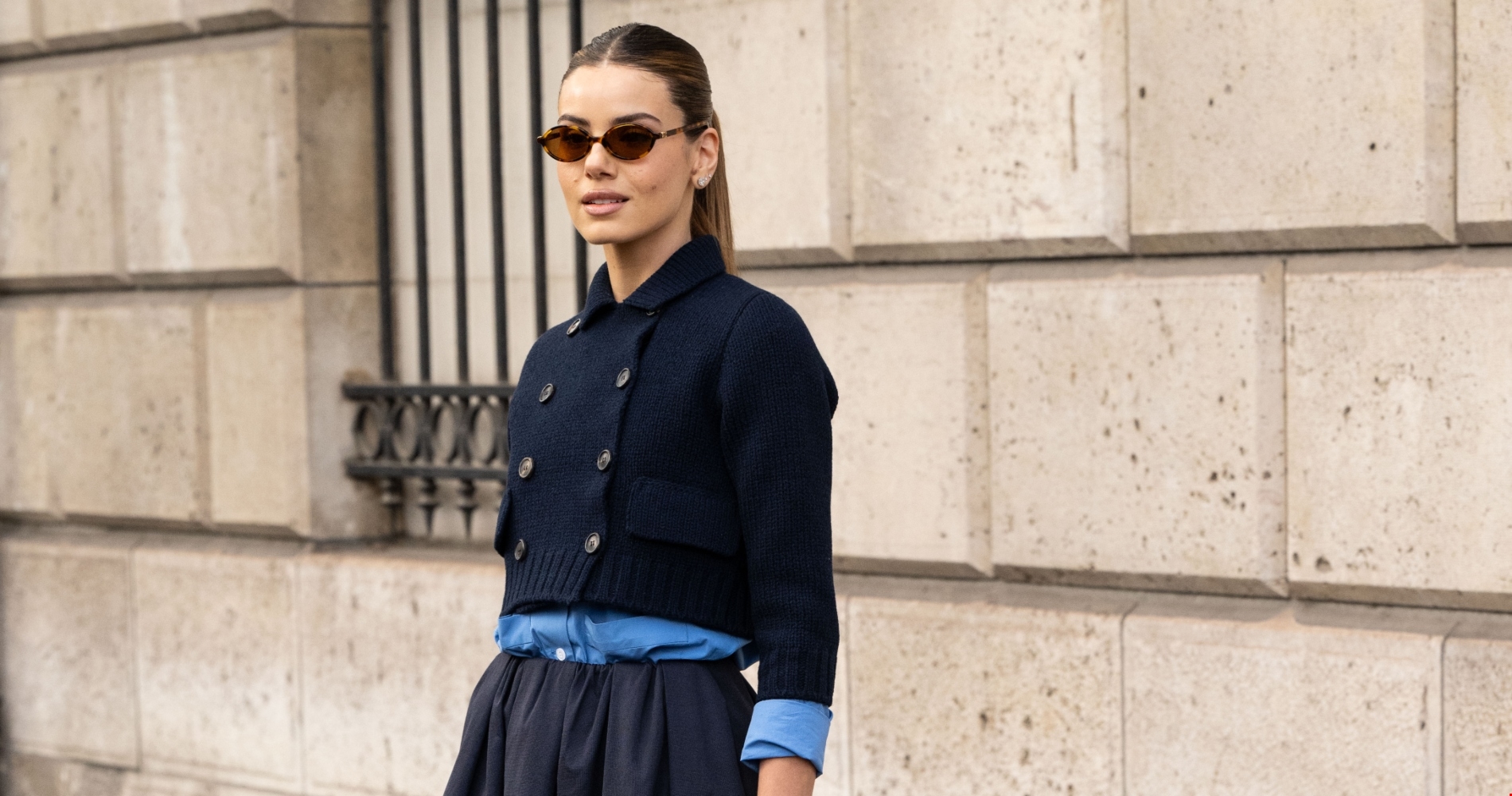 Το φούξια κοστούμι, η σατινέ φούστα και το λευκό παλτό | Όλες οι εμφανίσεις της Όλγας Κεφαλογιάννη στη Σαουδική Αραβία - εικόνα 4