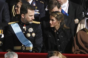 Βασιλιάς Felipe & βασίλισσα Letizia | Δίχασε η εμφάνιση με γυαλιά ηλίου στην κηδεία του πάπα Φραγκίσκου - εικόνα 3