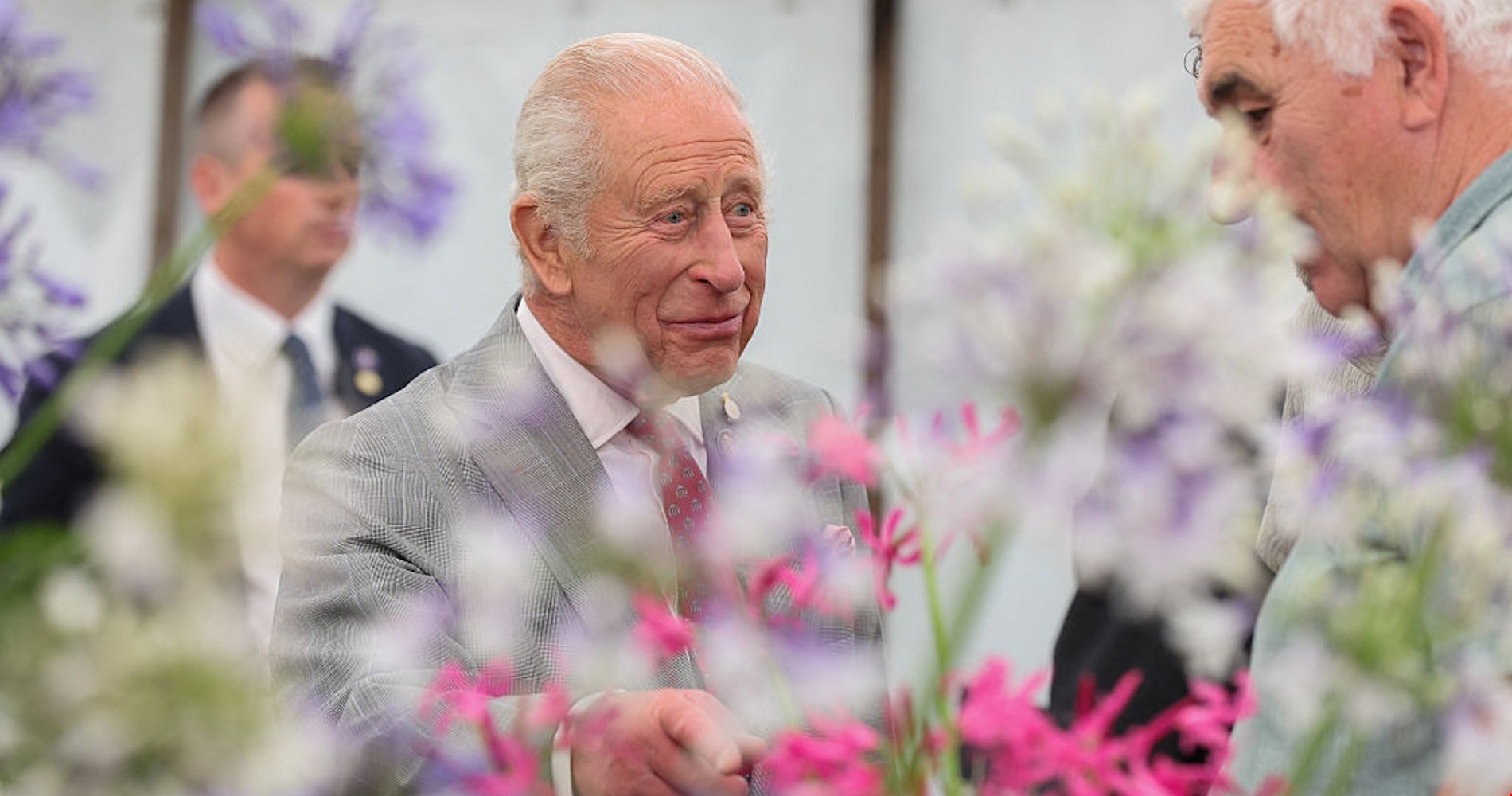 Βασιλιάς Κάρολος | Αναλαμβάνει την οργάνωση πολυτελών γάμων;