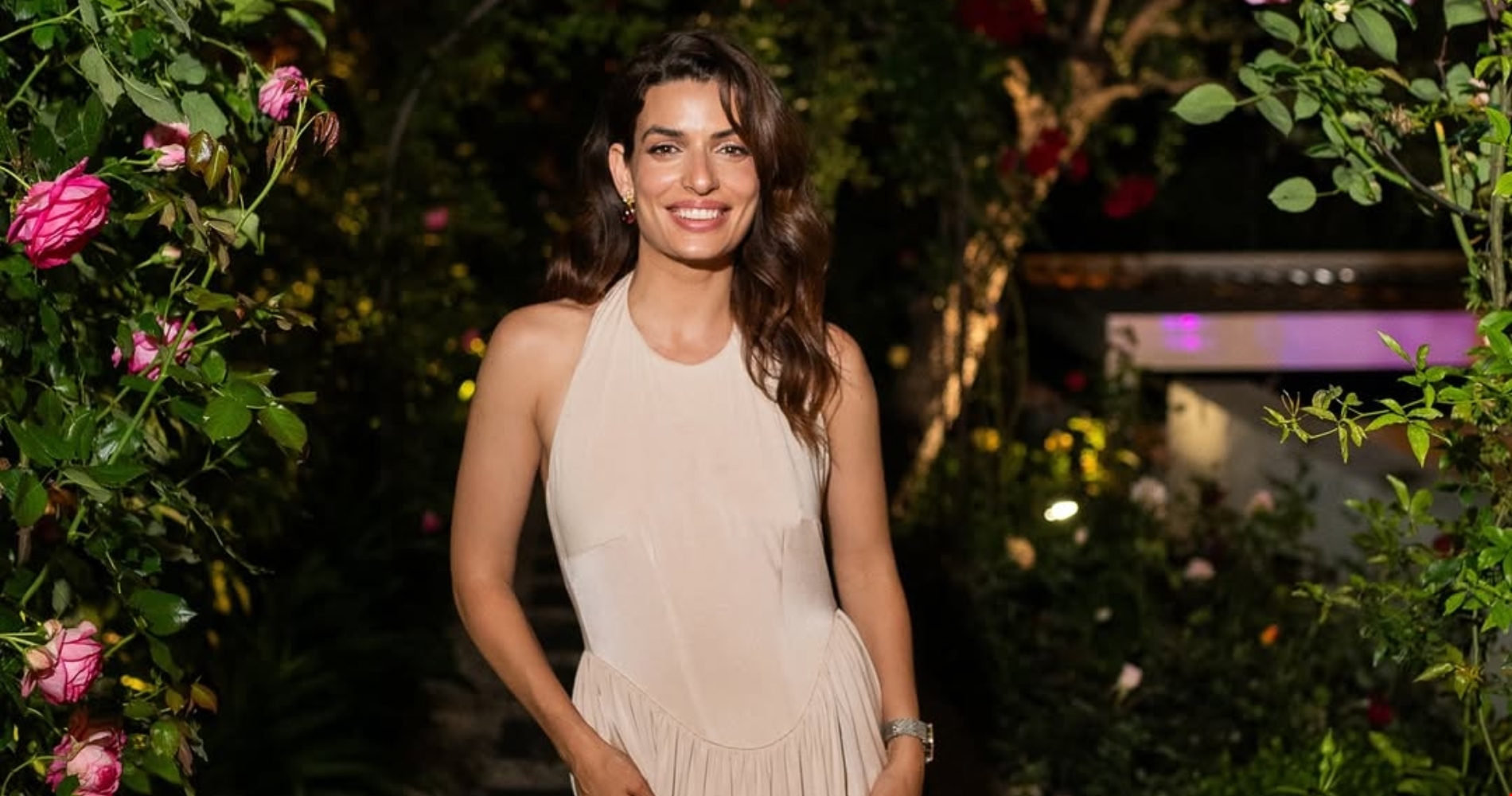 Κατερίνα Ευαγγελάτου | Με πεντικιούρ στην ανατρεπτική απόχρωση που οι κομψές γυναίκες επιλέγουν πάντα για το καλοκαίρι - εικόνα 1