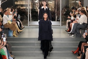 Η μόδα ως αυτοέκφραση, η σύγχρονη υψηλή ραπτική και άλλα highlights από την εβδομάδα μόδας του Λονδίνου - εικόνα 47