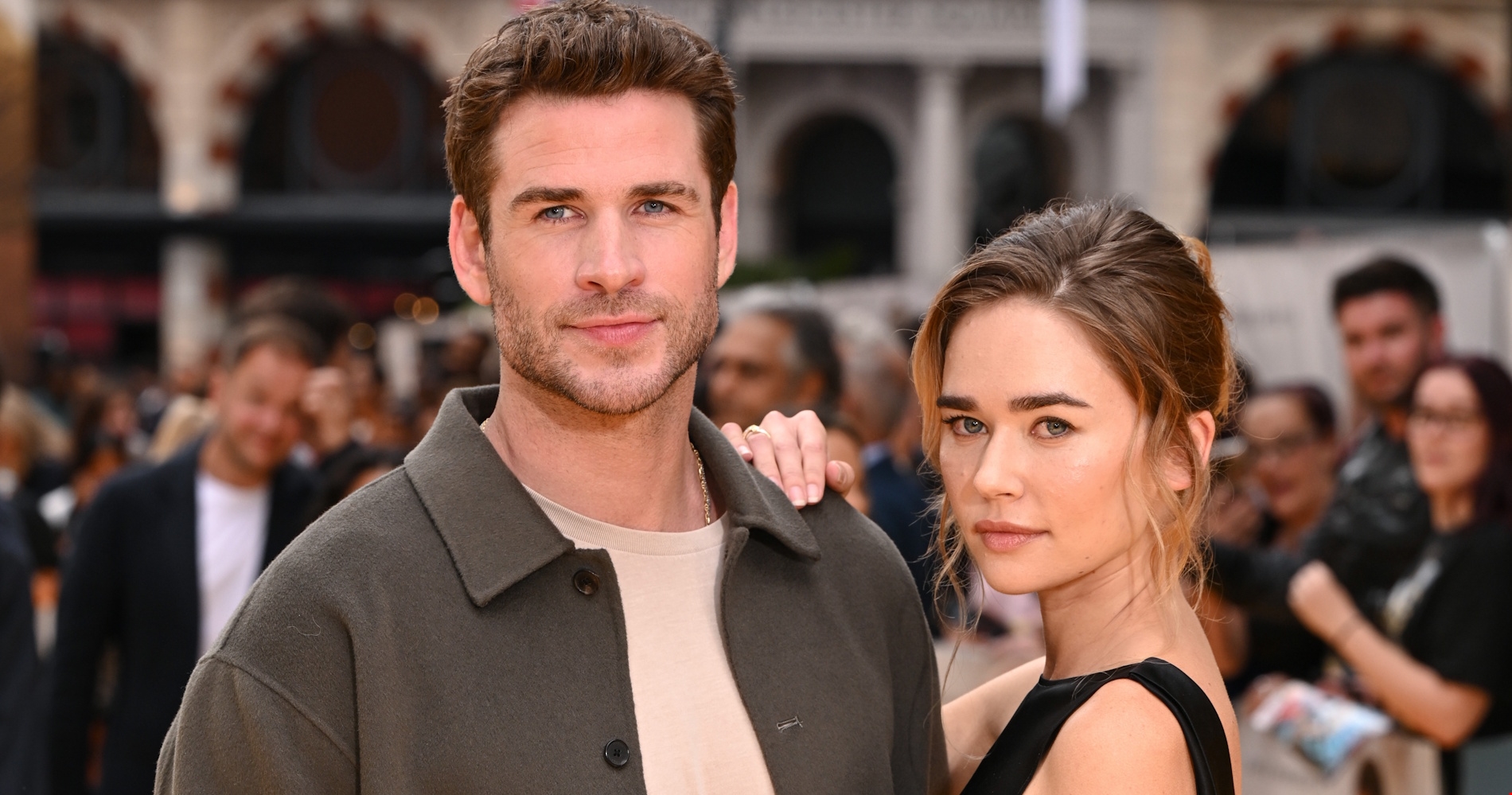 Ο Liam Hemsworth και η Gabriella Brooks αρραβωνιάστηκαν - Το εντυπωσιακό μονόπετρο