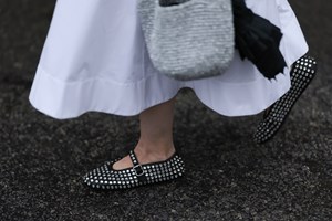 Αυτή η maxi shopper τσάντα από τη Zara είναι η απόλυτη φθινοπωρινή αγορά για το γραφείο - εικόνα 1