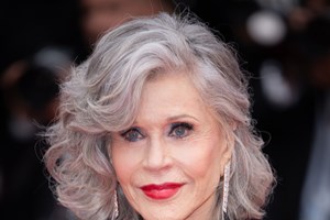 Jane Fonda | Η εμβληματική ηθοποιός εντυπωσιάζει με την εμφάνισή της στα 88 της χρόνια - εικόνα 2