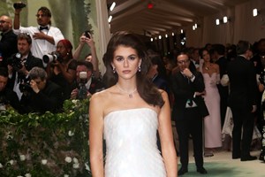 Kaia Gerber | Τα Chai Latte νύχια της είναι η τέλεια επιλογή για το φθινόπωρο - εικόνα 2