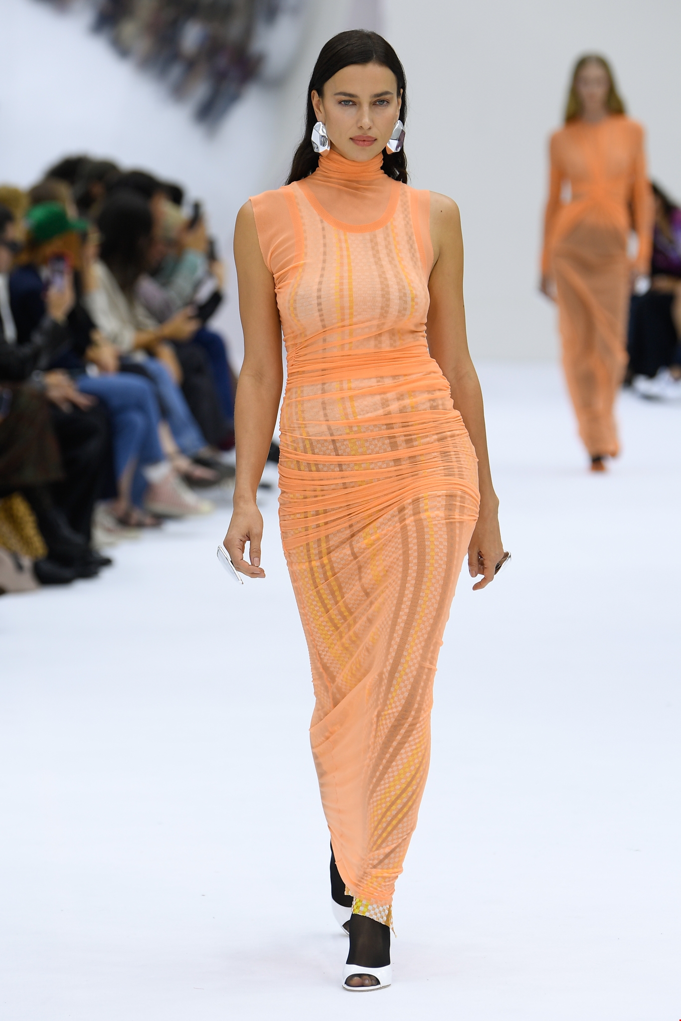 Πώς θα προστατεύσεις αποτελεσματικά τα βαμμένα σου μαλλιά στις καλοκαιρινές διακοπές - εικόνα 1