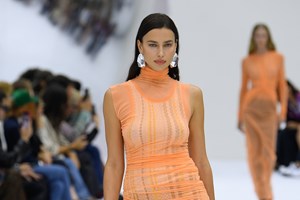 Πώς θα προστατεύσεις αποτελεσματικά τα βαμμένα σου μαλλιά στις καλοκαιρινές διακοπές - εικόνα 1