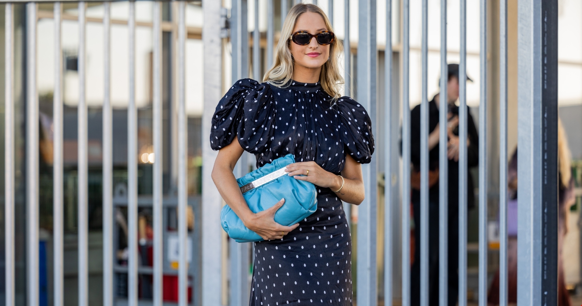 Αυτό το κεντητό τσαντάκι με χάντρες από τη Zara είναι η πιο chic επιλογή για τους γάμους του καλοκαιριού - εικόνα 1