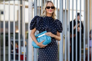 Αυτό το κεντητό τσαντάκι με χάντρες από τη Zara είναι η πιο chic επιλογή για τους γάμους του καλοκαιριού - εικόνα 1