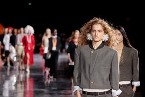 Οι 25 πιο κομψές εμφανίσεις σε κόκκινο χαλί που θα θυμόμαστε από τη χρονιά που πέρασε - εικόνα 26