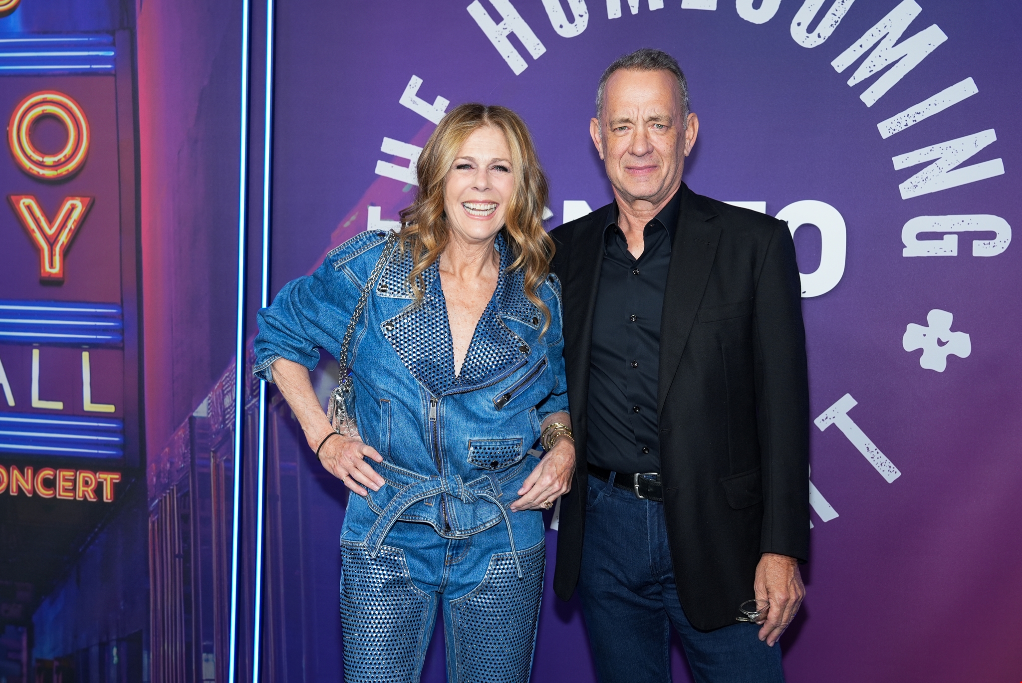 Ο Tom Hanks κάνει διακοπές στην Ελλάδα, όχι όμως στην Αντίπαρο | Σε ποιο νησί βρέθηκε - εικόνα 1