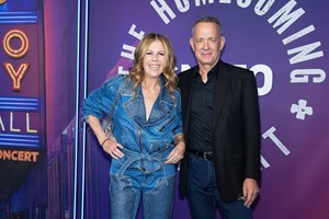 Ο Tom Hanks κάνει διακοπές στην Ελλάδα, όχι όμως στην Αντίπαρο | Σε ποιο νησί βρέθηκε - εικόνα 1