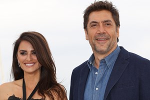 Penelope Cruz - Javier Bardem | Για ποιον λόγο σχολιάστηκε το βίντεο τους από τη συναυλία του Lenny Kravitz; - εικόνα 1