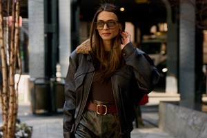 10 κομψοί συνδυασμοί για τον χειμώνα που θα σε βγάλουν από τη στιλιστική μονοτονία - εικόνα 11