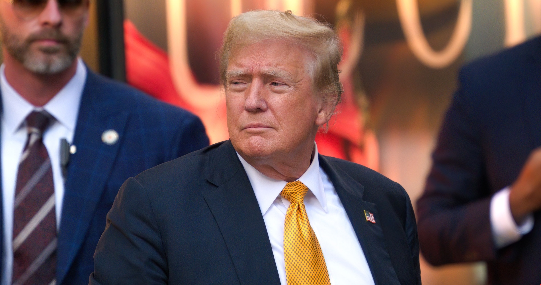 Η αμήχανη στιγμή του Donald Trump Jr | Στο ίδιο πάρτι με την νυν και την πρώην σύντροφό του - εικόνα 1