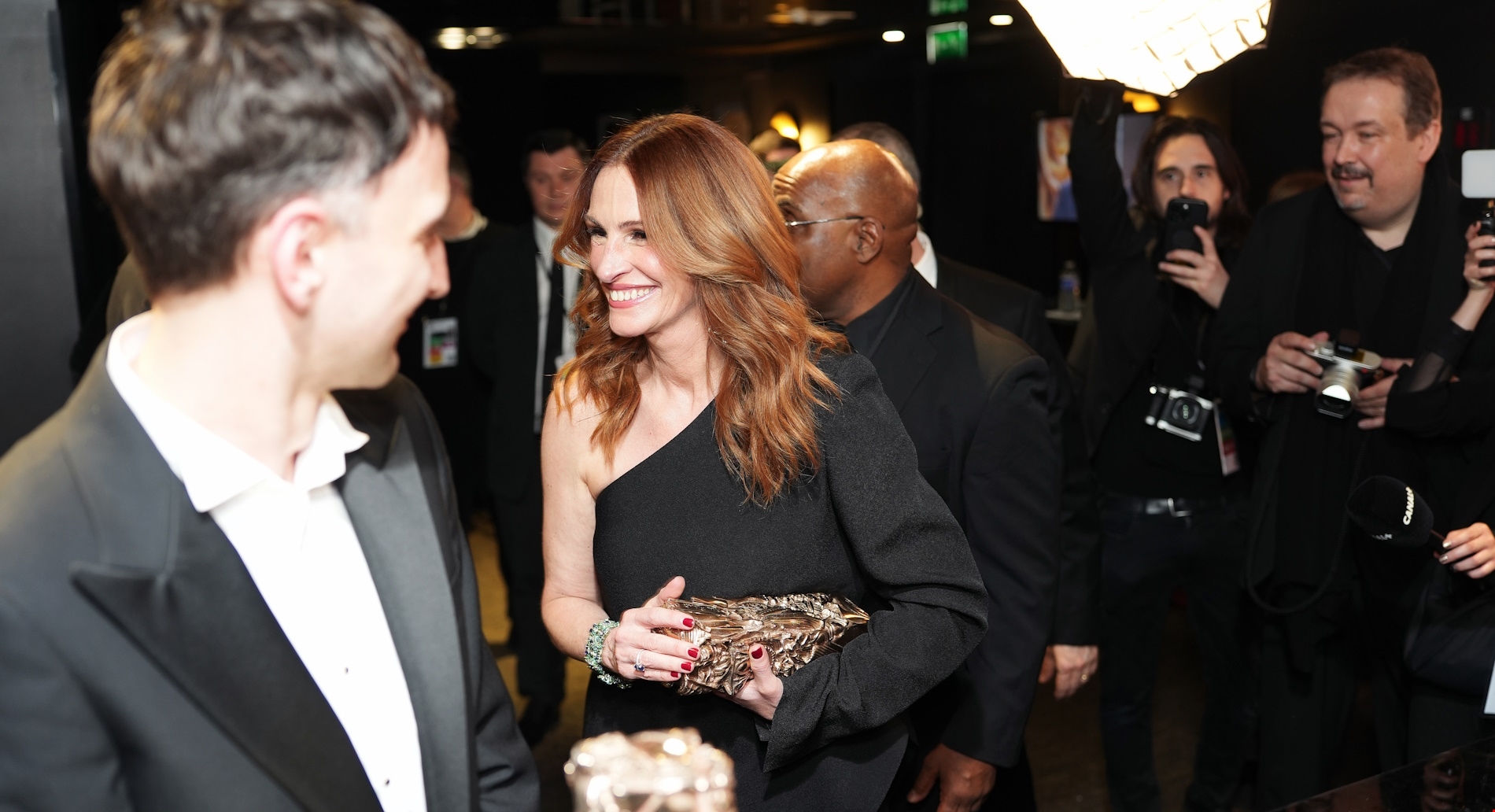 Η Julia Roberts αγκαλιά με τα τρία της παιδιά | Το σπάνιο οικογενειακό κλικ - εικόνα 1