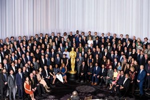 Η εμφάνιση που δεν περίμενε κανείς | Η Melanie Griffith με γύψο στο πόδι στα Όσκαρ του 2005 - εικόνα 2