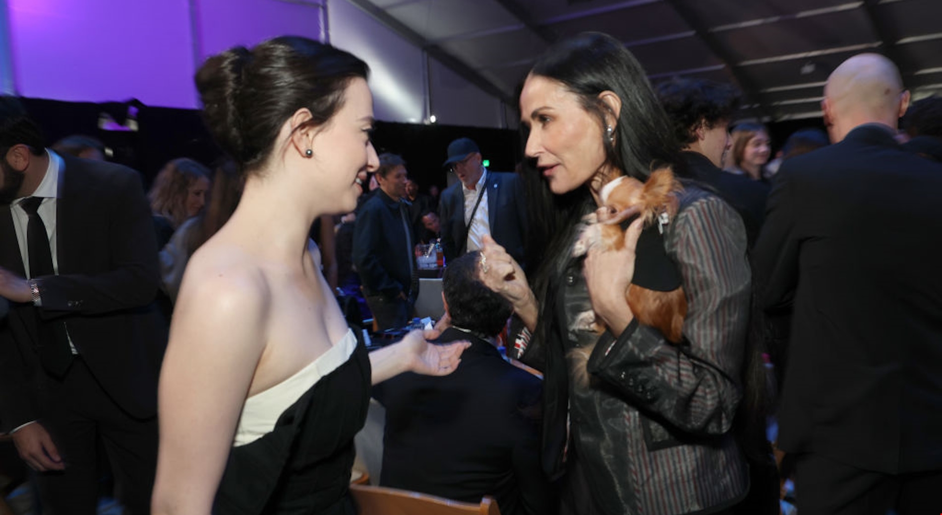 Όσκαρ 2025 | Όταν η Emma Stone ανέλαβε ρόλο stylist για χάρη της Margaret Qualley - εικόνα 1