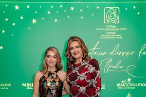 Μαριάννα Λάτση | Με sparkling blue φόρεμα και ιδιαίτερα κοσμήματα στο δείπνο του Σωματείου ΕΛΠΙΔΑ - εικόνα 1