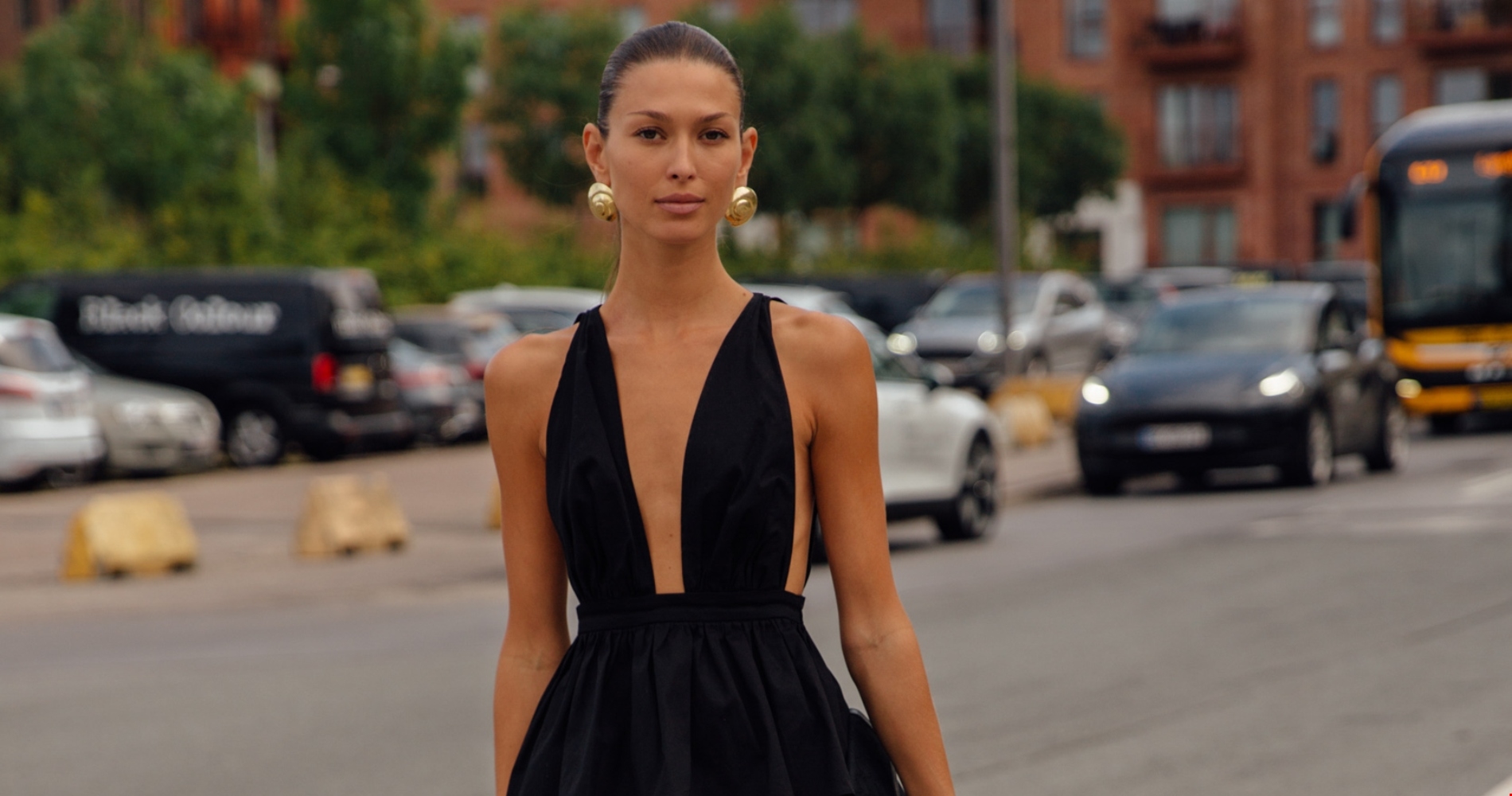 Αυτές είναι οι λεπτομέρειες που προσέχουν οι style experts στις εμφανίσεις τους στην παραλία - εικόνα 1