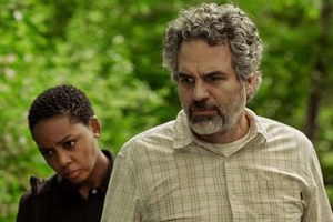 Millie Bobby Brown & David Harbour | Στιγμές συμφιλίωσης ή ένα καλά μελετημένο σχέδιο ενόψει πρεμιέρας; - εικόνα 2