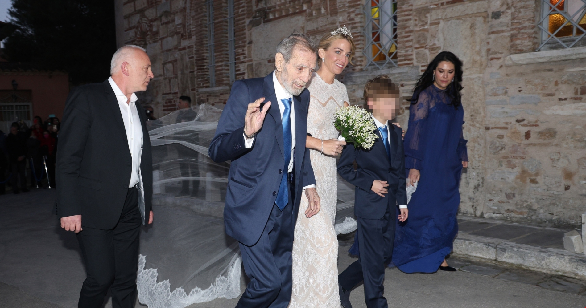 Αυτά είναι τα σκουλαρίκια που φόρεσε η Χρυσή Βαρδινογιάννη στον γάμο της με τον Νικόλαο ντε Γκρες - εικόνα 3