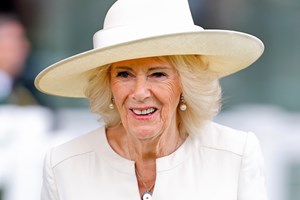 Βασίλισσα Καμίλα | Εμφάνιση-έκπληξη με τη νυφική τιάρα της πριγκίπισσας Ευγενίας, σε δεξίωση στο Winsdor - εικόνα 2