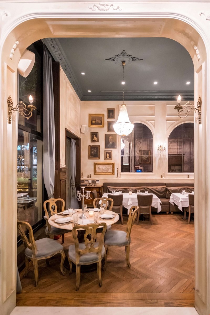 Η εντυπωσιακή σάλα του Casa Giacomo