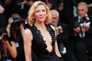 Οι νέες best dressed εμφανίσεις από το κόκκινο χαλί του Φεστιβάλ Βενετίας - εικόνα 7