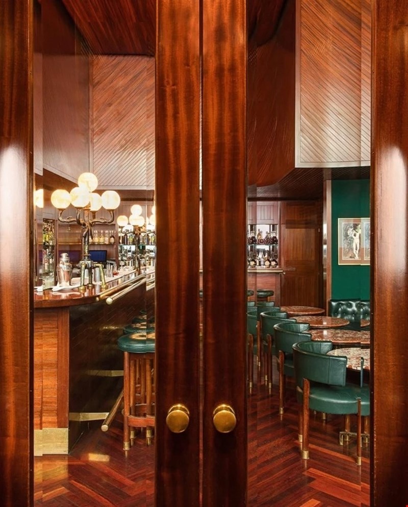 bar
