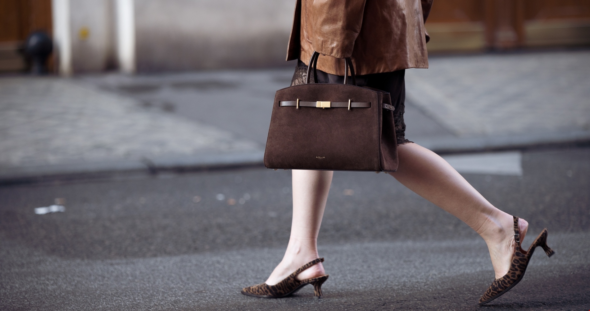 Τα suede slingback από τη Zara που θα φοράς στις all day εμφανίσεις σου