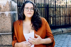 WOW Athens | Σκηνική ανάγνωση του έργου Ορλάντο από τη Ρούλα Πατεράκη - εικόνα 1