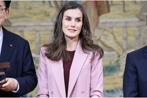 Meghan Markle | Η εμφάνισή της στα Invictus Games με παλτό σε απόχρωση που δεν πρέπει να λείπει από τη συλλογή καμίας γυναίκας - εικόνα 1