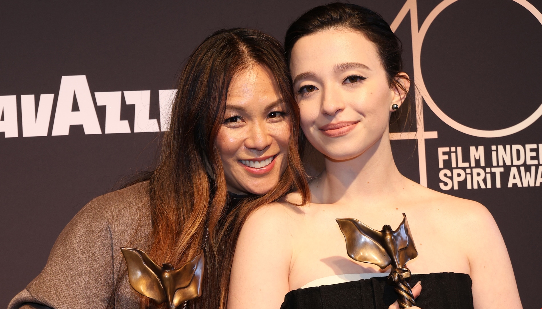 Demi Moore | Με τον πιο αναπάντεχο συνοδό στα 2025 Indepedent Spirit Awards - εικόνα 3