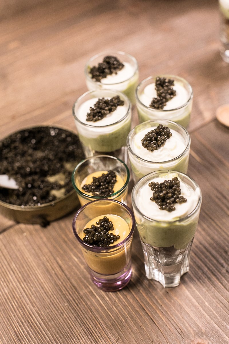 μους με αβοκάντο και χαβιάρι