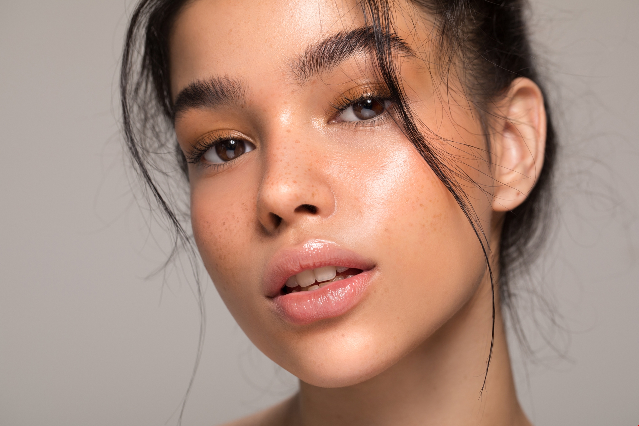 Perfect Brows | Γιατί να επενδύσεις σε έναν ορό φρυδιών και τρεις επιλογές που αγαπά κάθε beauty editor - εικόνα 2