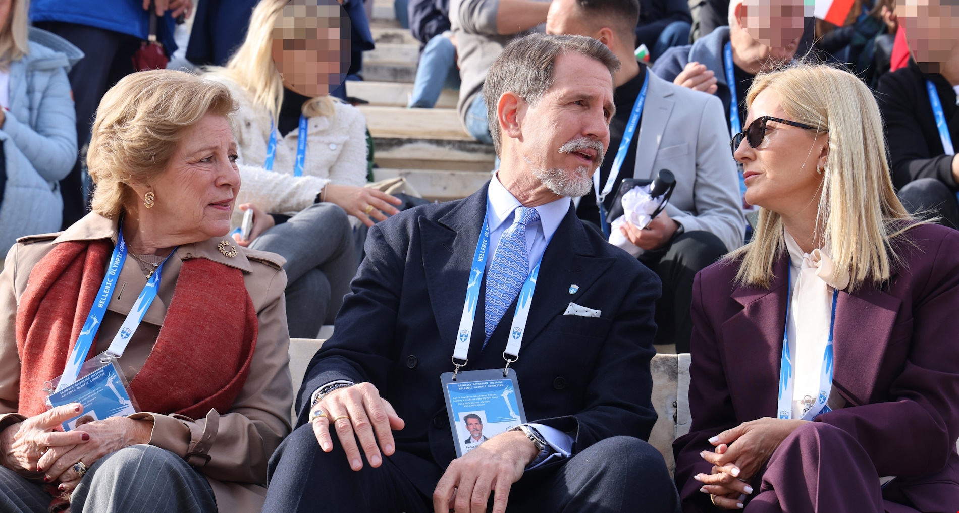 Ο Παύλος Ντε Γκρες ανάμεσα στην Άννα Μαρία και τη Marie Chantal στο Καλλιμάρμαρο