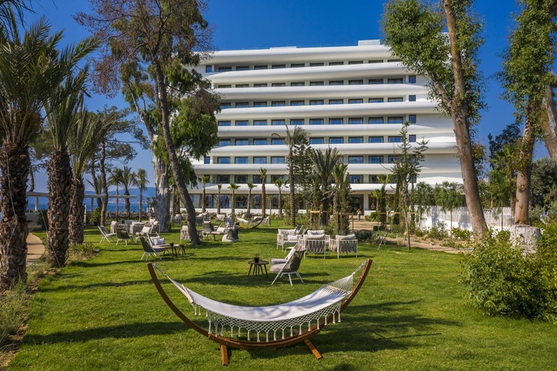 Isla Brown Corinthia