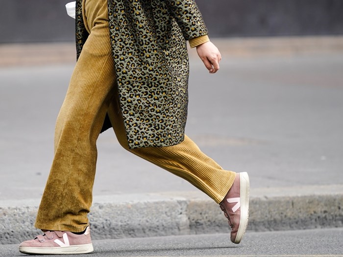 Στη Massimo Dutti βρήκαμε τα leopard sneakers που θα φορέσουμε αυτή τη μεταβατική εποχή