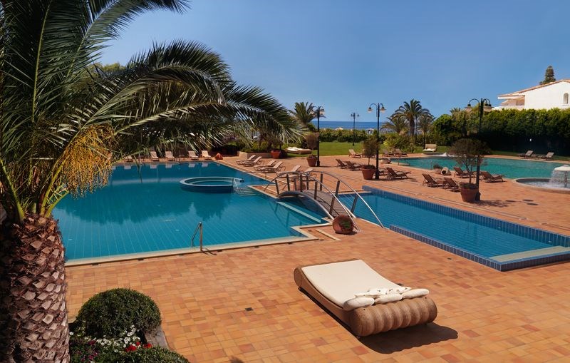 divani pool